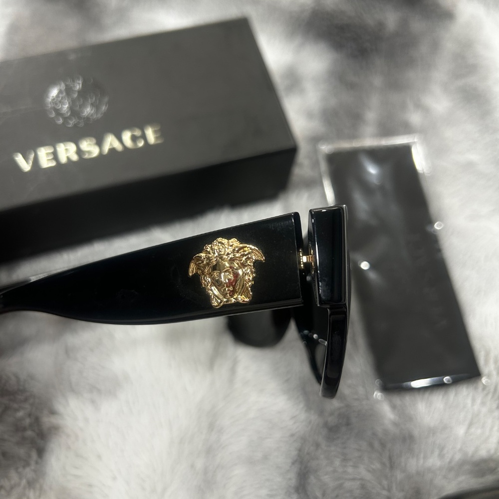 Versace sunglasses - Picture 2 of 8